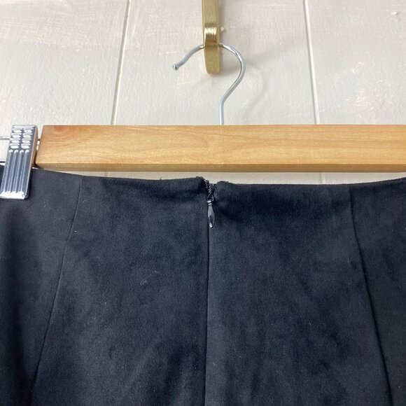 Forever 21 Embroidered Floral Black Suede Mini Skirt Size X-Small - Picture 6 of 8